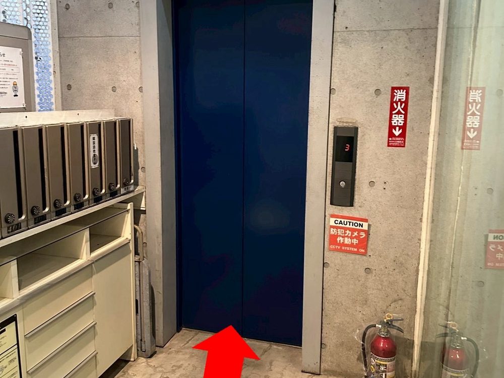 エレベーターで4階へ